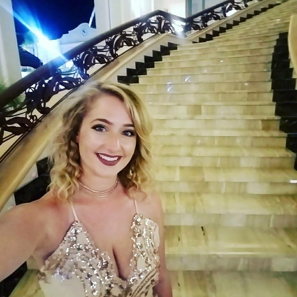 Meet your Posher, Briana - Picture 2 of 4